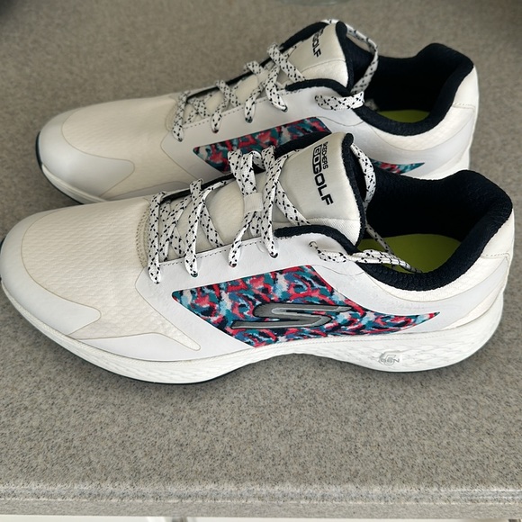 Golf Shoes - Picture 2 of 6